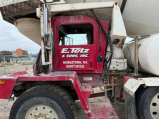 2007 Oshkosh S Series 6x6 Quad-Axle Concrete Mixer Truck
