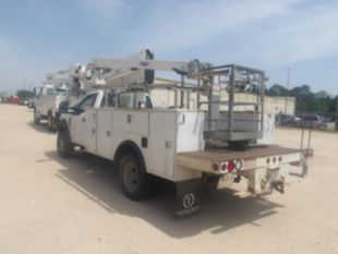 Versalift Telecom Aerial Device Cable Placer on 2017 Ford F550 4x2