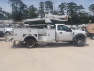 Versalift Telecom Aerial Device Cable Placer on 2017 Ford F550 4x2