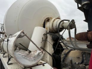 2007 Oshkosh S Series 6x6 Quad-Axle Concrete Mixer Truck