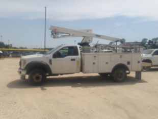 Versalift Telecom Aerial Device Cable Placer on 2017 Ford F550 4x2