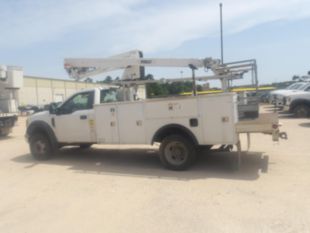 Versalift Telecom Aerial Device Cable Placer on 2017 Ford F550 4x2