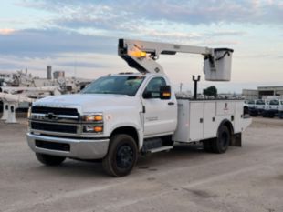 2023 Chevrolet 6500 4x2 Versalift SST-36-NE Bucket Truck