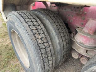 2007 Oshkosh S Series 6x6 Quad-Axle Concrete Mixer Truck