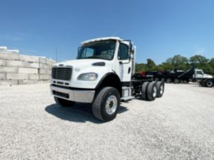 2017 Freightliner M2106 6x6 Daycab Tractor