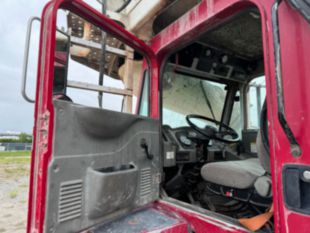 2007 Oshkosh S Series 6x6 Quad-Axle Concrete Mixer Truck