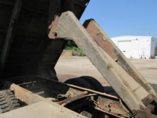 1999 Int'l Diesel 4x2 4700 Chipper Truck