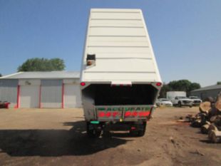 1999 Int'l Diesel 4x2 4700 Chipper Truck