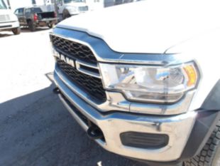 2019 RAM 5500 4x4 Flatbed Truck