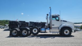 2020 Kenworth T880 8x4 Daycab Tractor