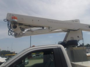 Versalift Telecom Aerial Device Cable Placer on 2017 Ford F550 4x2