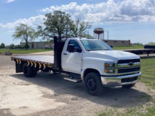 2023 Chevrolet 6500 4x2 Flatbed Truck