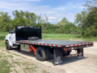 2023 Chevrolet 6500 4x2 Flatbed Truck