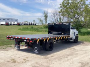 2023 Chevrolet 6500 4x2 Flatbed Truck