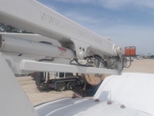 Versalift Telecom Aerial Device Cable Placer on 2017 Ford F550 4x2