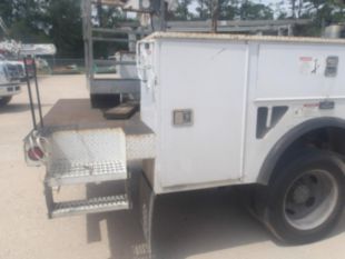 Versalift Telecom Aerial Device Cable Placer on 2017 Ford F550 4x2