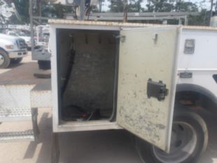 Versalift Telecom Aerial Device Cable Placer on 2017 Ford F550 4x2