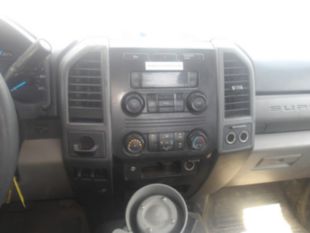 Versalift Telecom Aerial Device Cable Placer on 2017 Ford F550 4x2