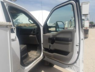 Versalift Telecom Aerial Device Cable Placer on 2017 Ford F550 4x2