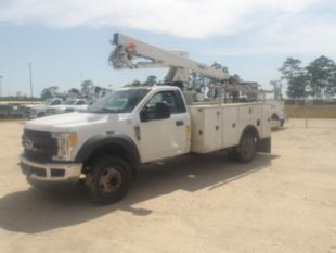Versalift Telecom Aerial Device Cable Placer on 2017 Ford F550 4x2