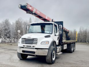 2025 Freightliner M2106 6x4 Load King Premier 40' Conveyor Truck