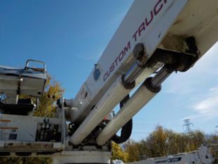 2019 Freightliner M2 4x4 Terex Commander 4047 Digger Derrick