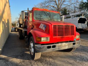 2001 IHC 4700 Diesel 4x4 Roll Back Wrecker Truck