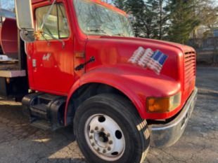 2001 IHC 4700 Diesel 4x4 Roll Back Wrecker Truck