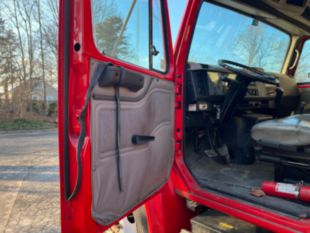 2001 IHC 4700 Diesel 4x4 Roll Back Wrecker Truck