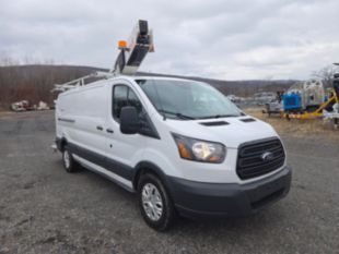 2018 Ford T-350 4x2  Gas Powered Versalift Vantel-29 NE-1 Bucket Truck