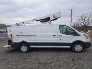 2018 Ford T-350 4x2  Gas Powered Versalift Vantel-29 NE-1 Bucket Truck