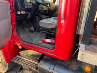 2001 IHC 4700 Diesel 4x4 Roll Back Wrecker Truck